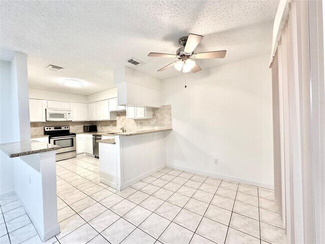 Building Photo - 6115 Briar Terrace Dr