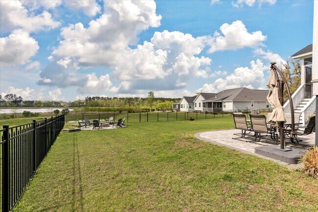 Building Photo - Show stopping 5 bed/3 bath rental in the h...