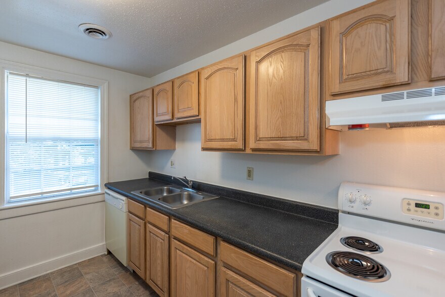 Building Photo - 3704 Chapel Dr