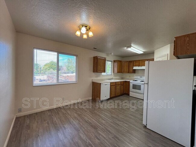 Building Photo - 154 E 100 N