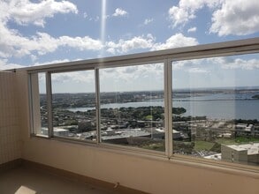 Building Photo - Beautifully Renovated 2 bedroom Penthouse ...