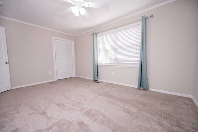 Building Photo - 415 Parkdale Dr