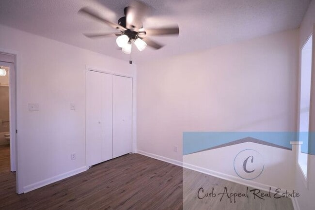 Building Photo - Move in special $500!! Beautifully renovated 1 bed / 1 bath duplex in a great neighborhood!!