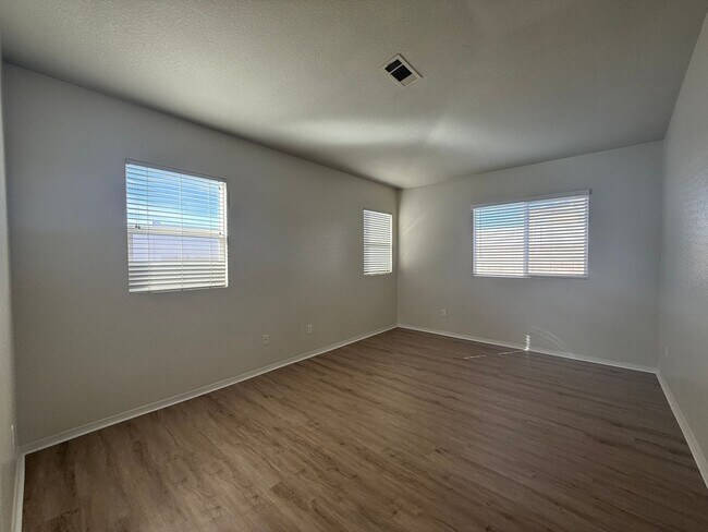 Building Photo - 2751 Garnet Ln