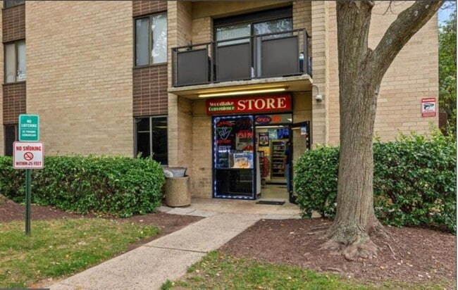 Building Photo - Bright And Luxurious 1 Bed 1 Bath Condo In Amenity-filled Woodlake Towers