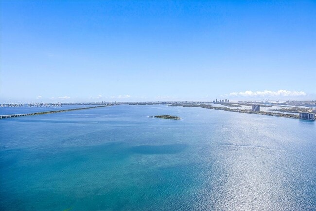 Building Photo - 700 NE 24th St