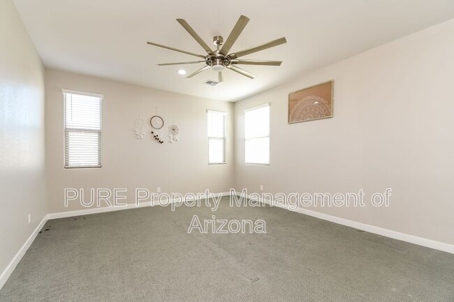 Building Photo - 513 E Yellowstone Pl