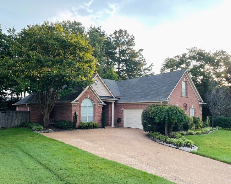 Primary Photo - 11244 Black Sheep Dr