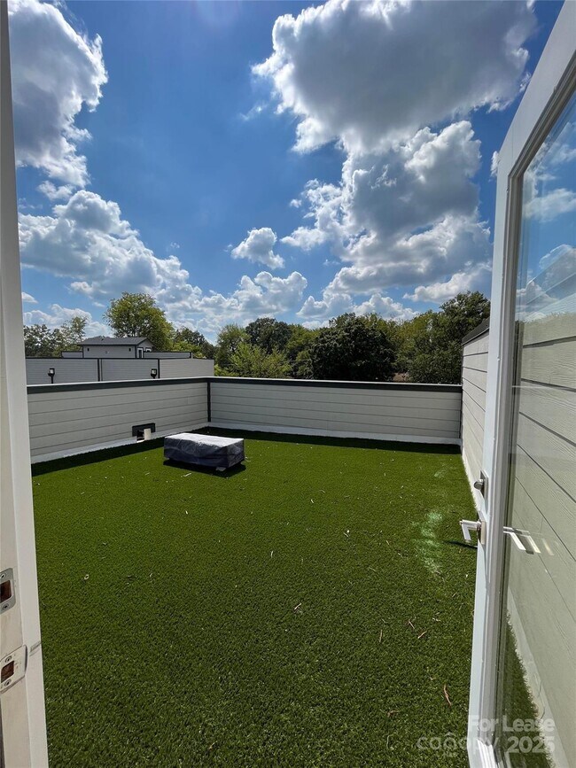 Building Photo - 1608 Julia Maulden Pl