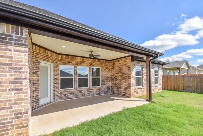 Building Photo - Tour Today! Stunning 4 Bedroom 2 Bath in W...
