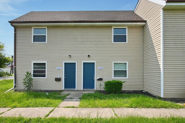 Building Photo - 2187-2193 Clarendon Ln