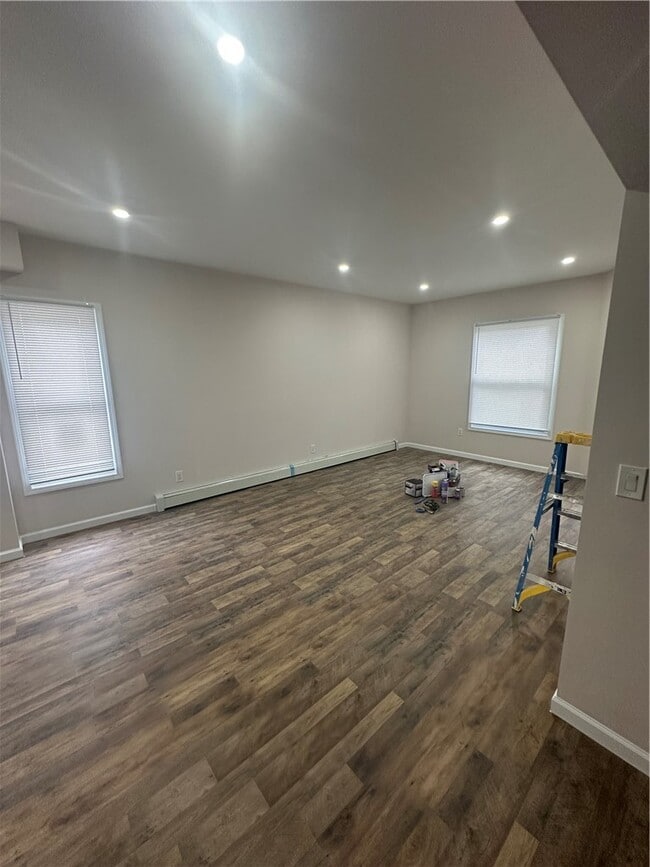 Building Photo - 255 Lyon St