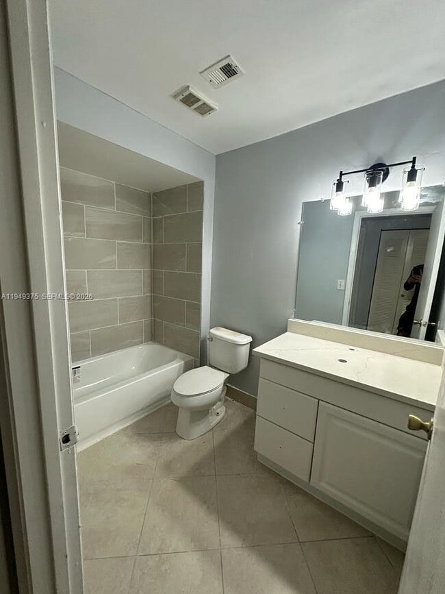 Building Photo - 9999 Summerbreeze Dr