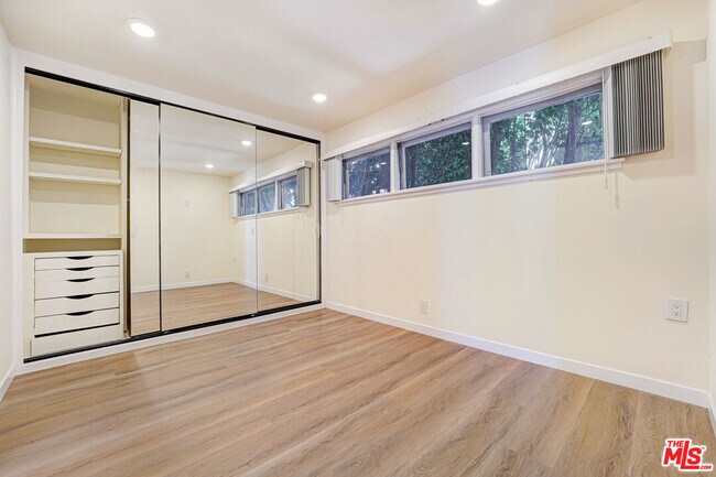 Building Photo - 8907 Harratt St