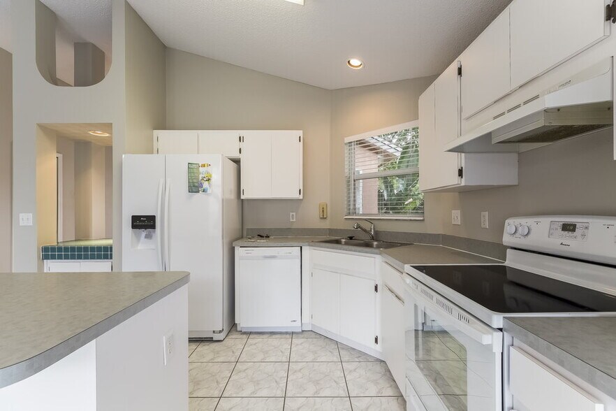 Building Photo - 8853 Parliament Ct