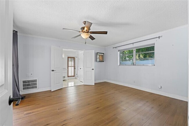 Building Photo - 1120 E Tropical Way