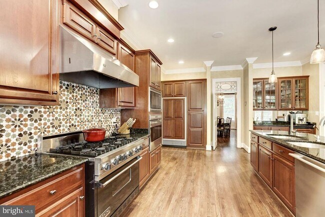 Building Photo - 9909 Avenel Farm Dr