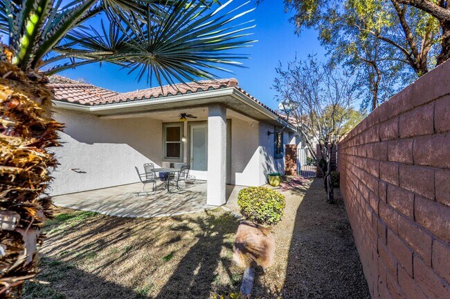 Building Photo - 3 Bedroom Summerlin South Beauty