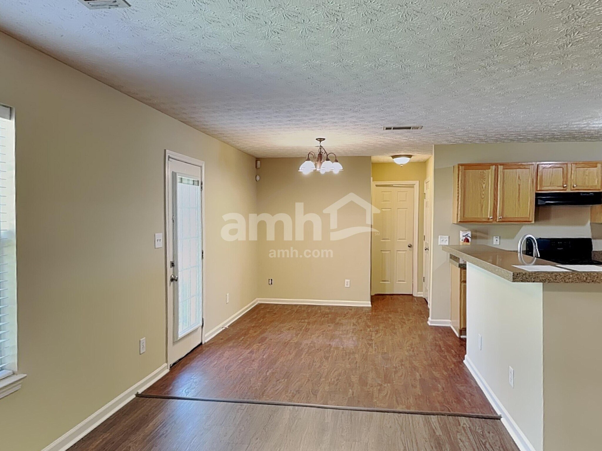 Building Photo - 2207 Lazy Days Rd