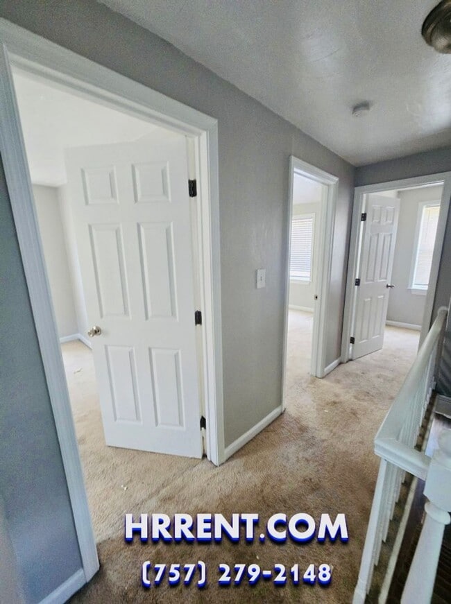Building Photo - Cozy 3 Bedroom 1.5 Bath Two-Story Home loc...