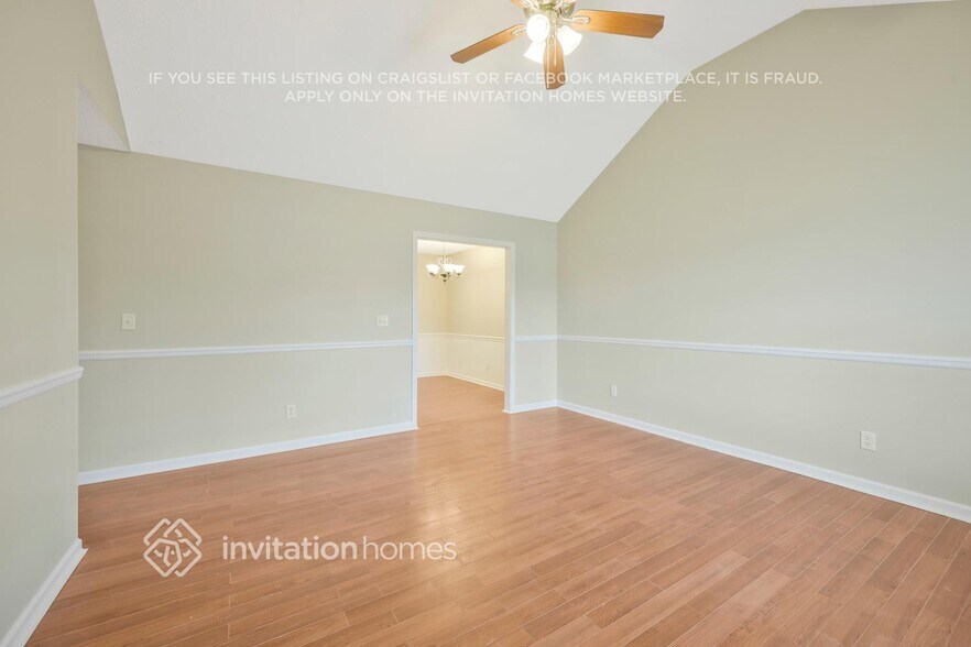 Building Photo - 325 Royal Garden Dr