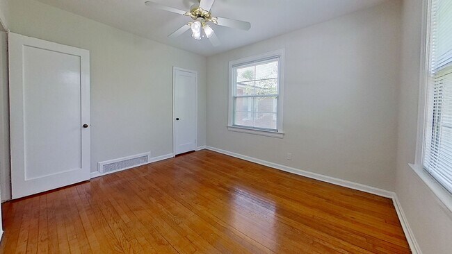 Building Photo - 1245 Belmont Terrace