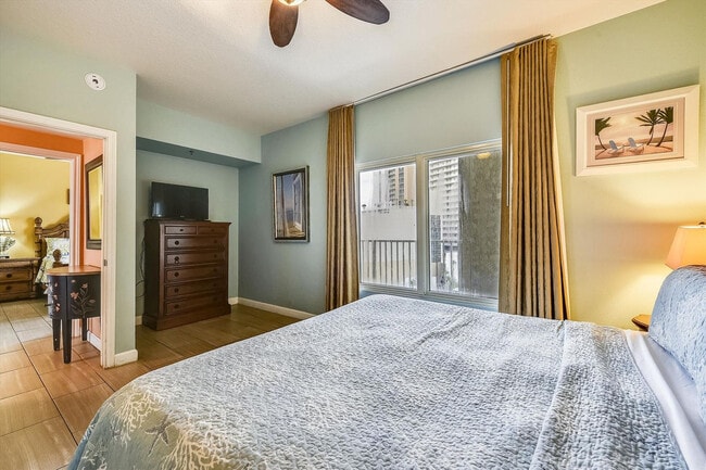 Building Photo - 9896 S Thomas Dr