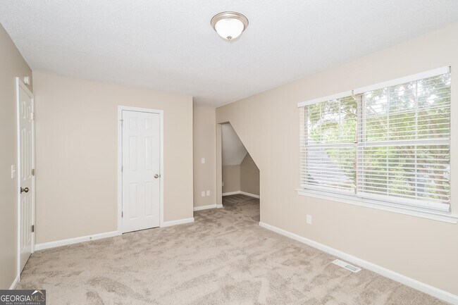 Building Photo - 510 Rosehill Dr