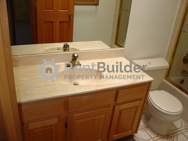 Building Photo - ***WINTER SPECIAL - LOWER RENT FOR 18 MONTH LEASE***