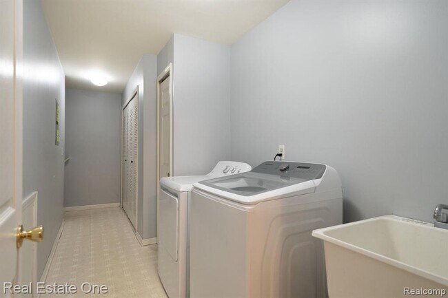 Building Photo - 44770 Marigold Dr