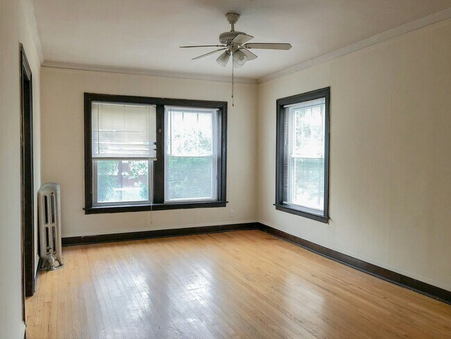 Primary Photo - 2010 W Foster Ave