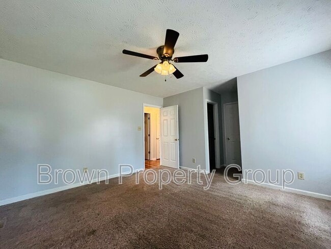Building Photo - 121 Sprucepine Dr
