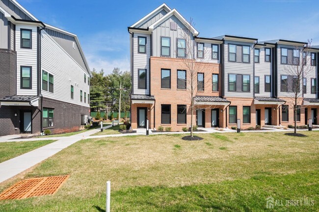 Building Photo - 628 Sadie Cir