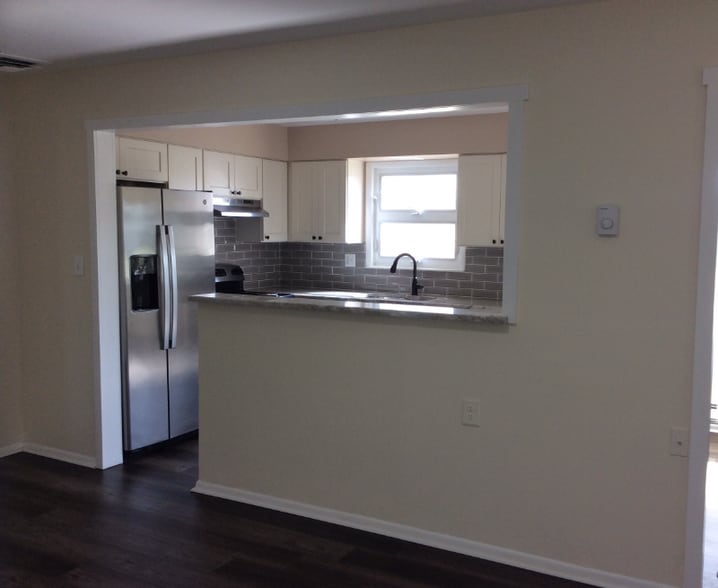 Building Photo - 158 Clay Cir