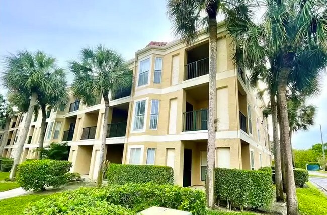 Building Photo - 977 Riverside Dr