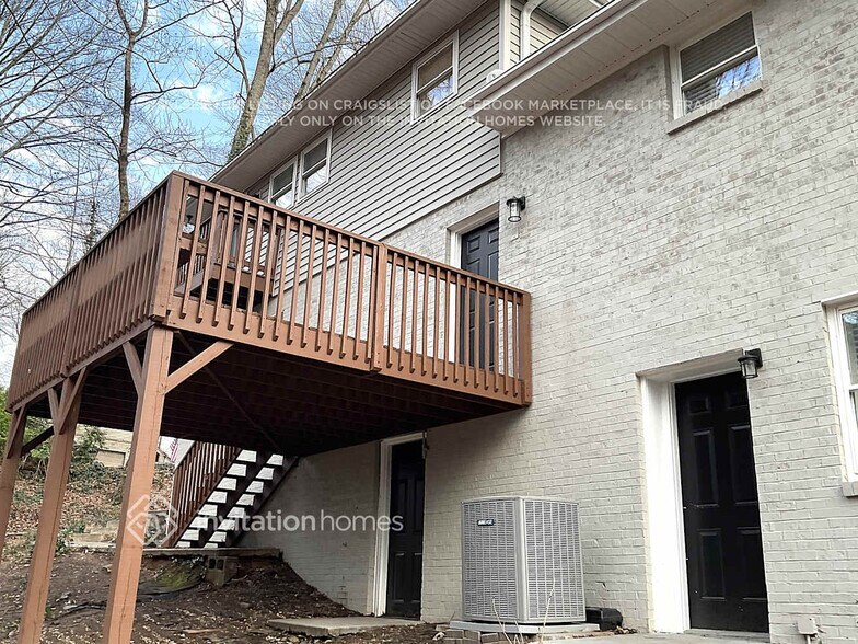 Building Photo - 2597 Beechwood Dr