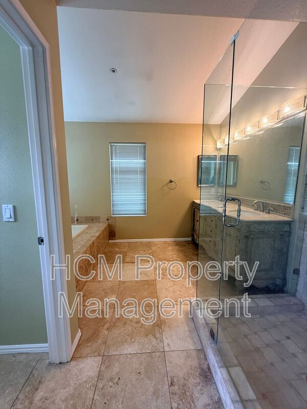 Building Photo - 651 N Jensen Pl