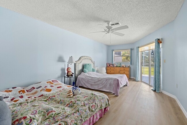Building Photo - beautiful Sarasota 3 bedroom 2 bathroom ho...