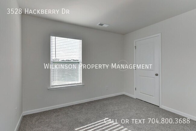 Building Photo - 3528 Hackberry Dr