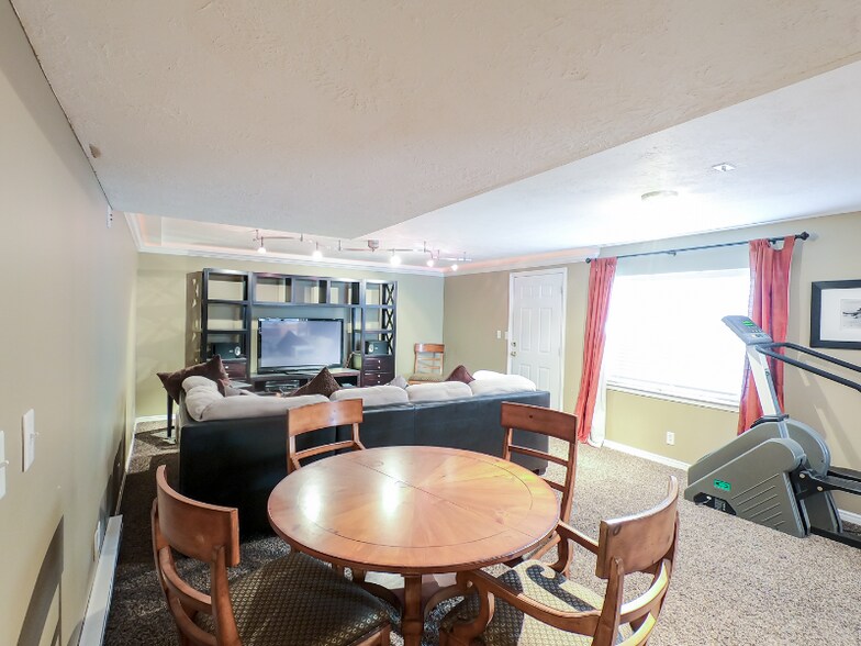 Building Photo - 388 Draper Downs Dr