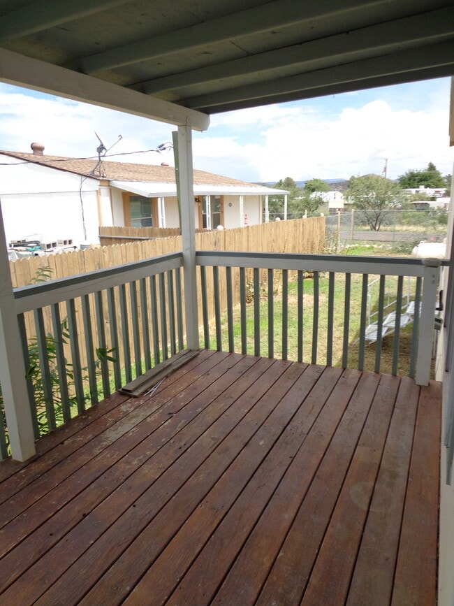 Building Photo - 3 Bedroom 2 Bath On Large Corner Lot *Cordes Lakes*