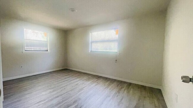 Building Photo - 703 Gotts Rd
