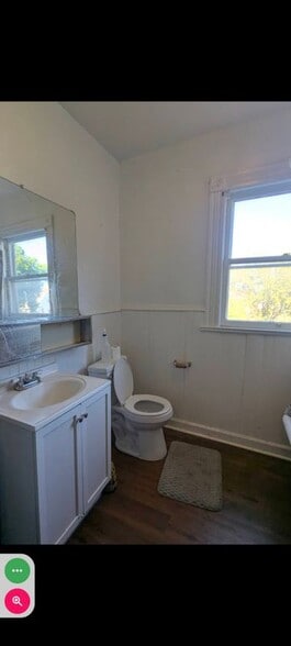 Building Photo - 1220 Schlager St