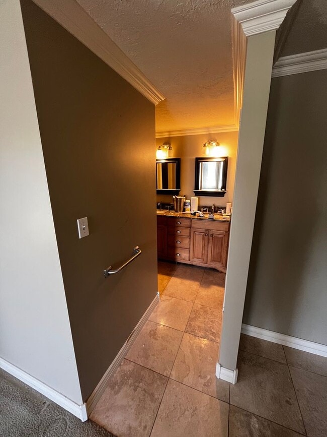 Building Photo - Beautiful 5 Bedroom/4 Bathroom in Bountiful