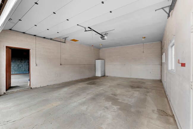 Building Photo - 421 N 500 W