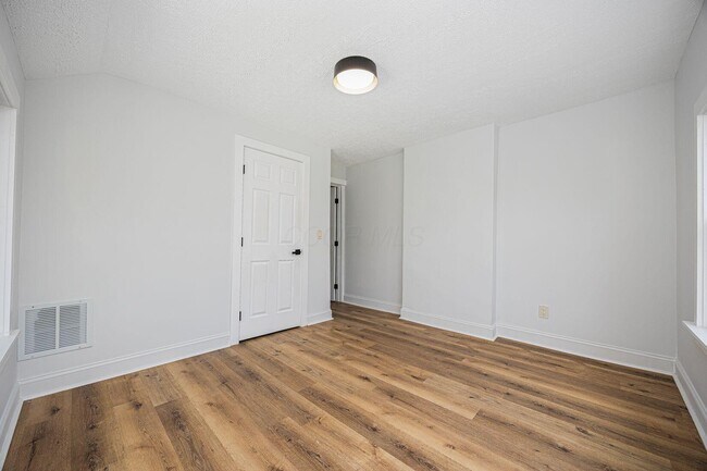 Building Photo - 1442 Hamlet St