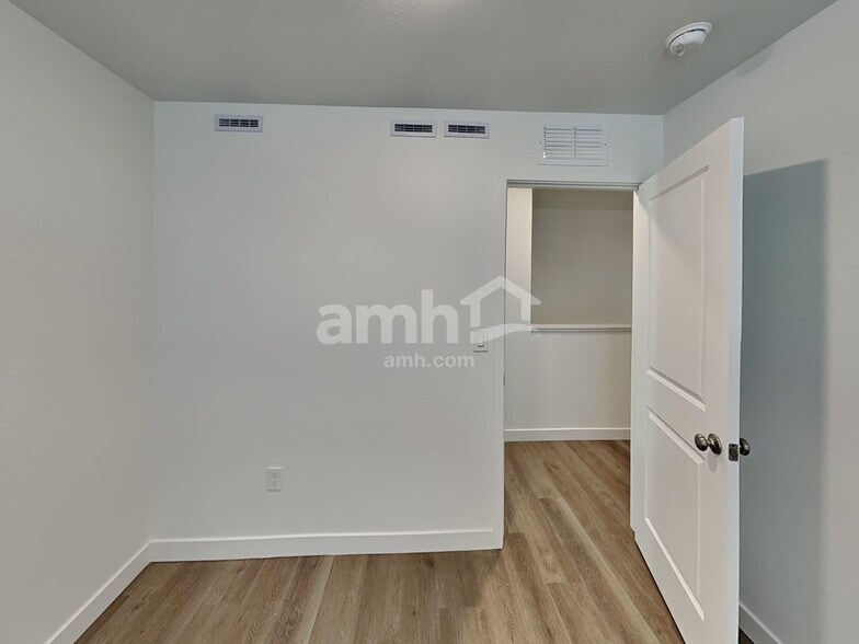 Building Photo - 25550 N 185th Ave
