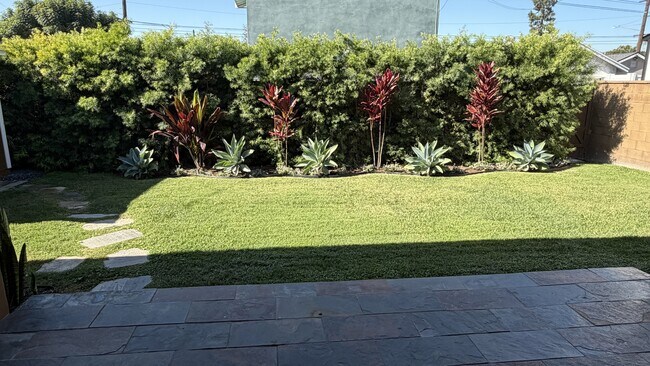 Building Photo - 3069 Hackett Ave