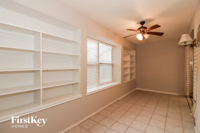 Building Photo - 12314 Meadow Ridge Dr
