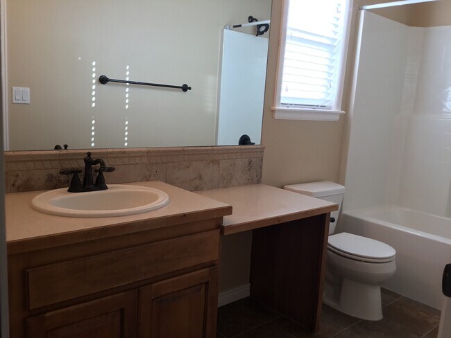 Building Photo - 680 E Havasupai St